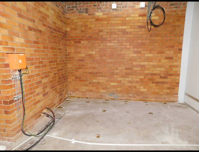 1,306M² OFFICE TO LET IN FERNDALE